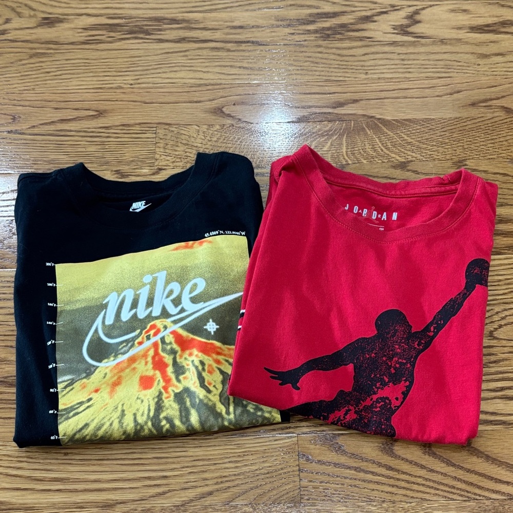 Nike Black and Red Graphic T-Shirts